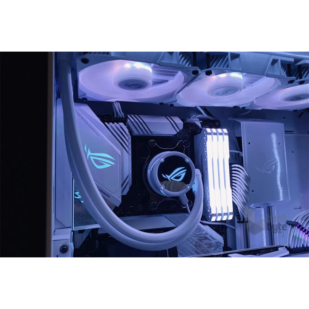 ASUS ROG STRIX LC 240 RGB White Edition vízhűtéses processzorhűtő