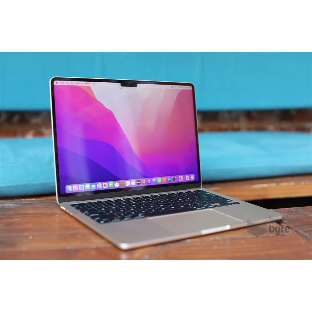 Apple MacBook Air 2022 laptop (13,6"/M2 chip/10 magos GPU/8GB RAM/512GB SSD/Cseh/Felújított,batteryCARE+) - ezüst