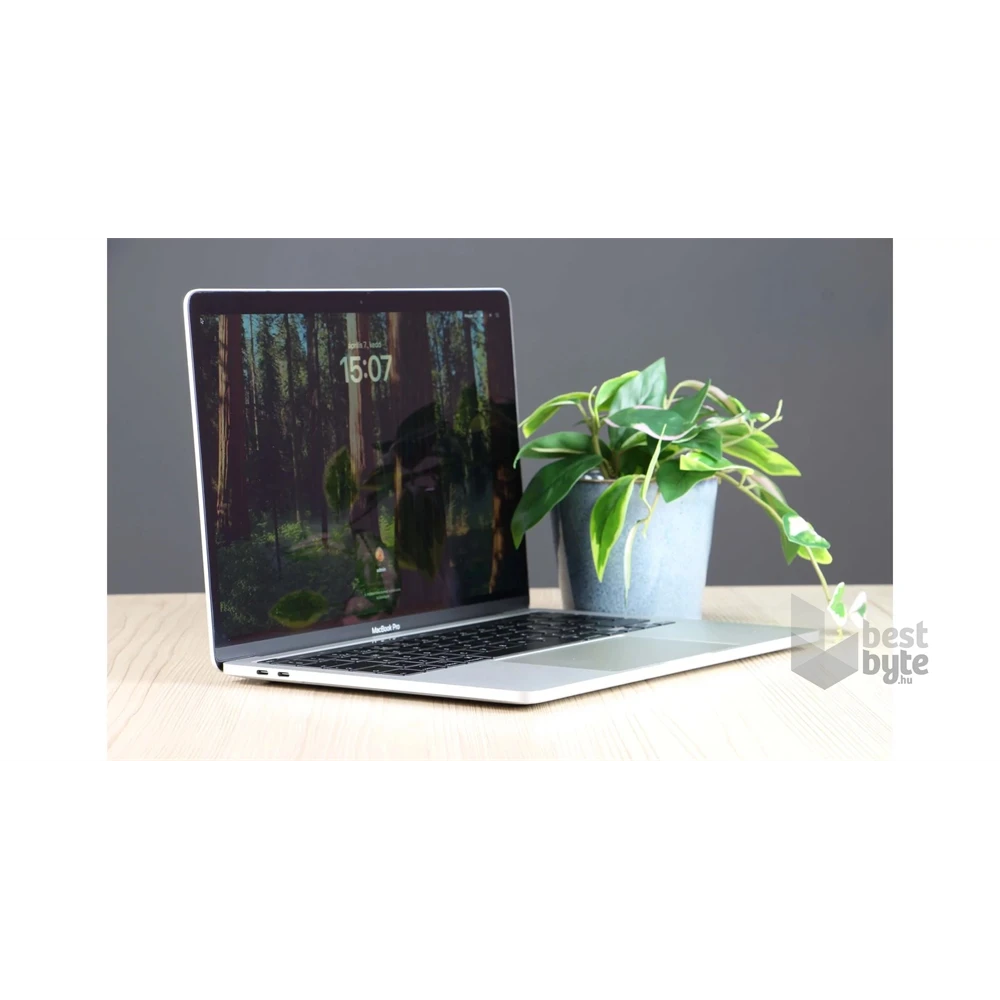 Apple MacBook Pro 2020 laptop (13,3"Retina/M1 chip és 8 magos GPU/8GB RAM/512GB SSD/Cseh/Felújított,batteryCARE+) -ezüst