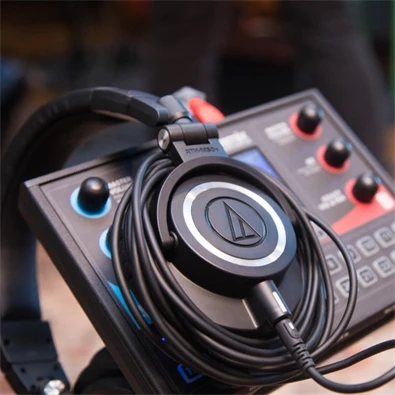Audio-Technica ATH-M50X professzionális stúdió minőségű fekete monitor fejhallgató