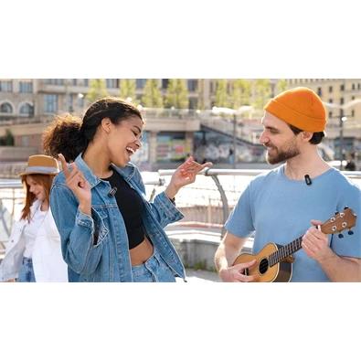 BOYA Ultrakompakt 2,4 GHz USB-C 2 adó + 1 vevő fekete vezeték nélküli mikrofon