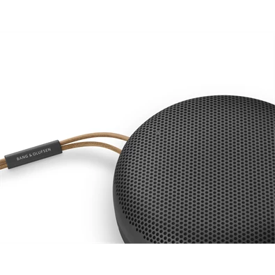Bang & Olufsen 1734002 Beosound A1 2nd Gen hordozható fekete Bluetooth hangszoró