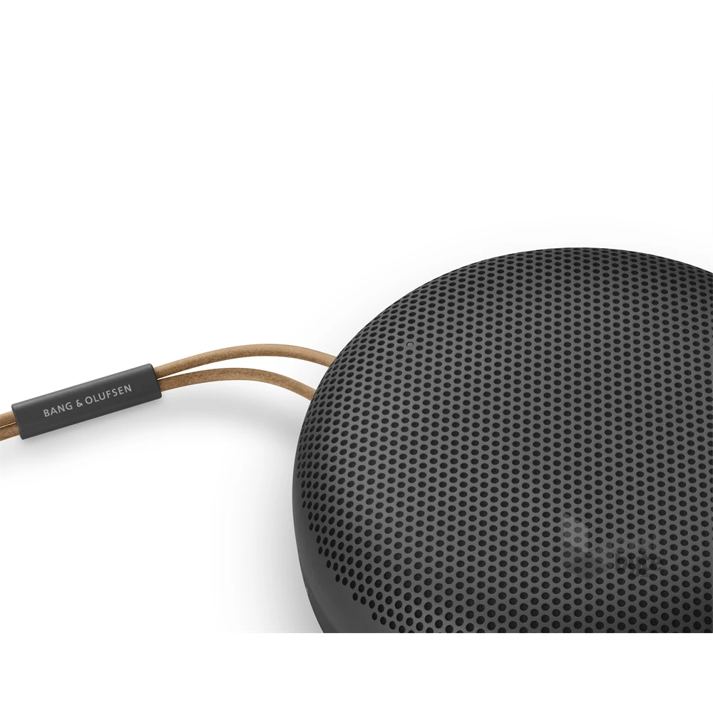 Bang & Olufsen 1734002 Beosound A1 2nd Gen hordozható fekete Bluetooth hangszoró