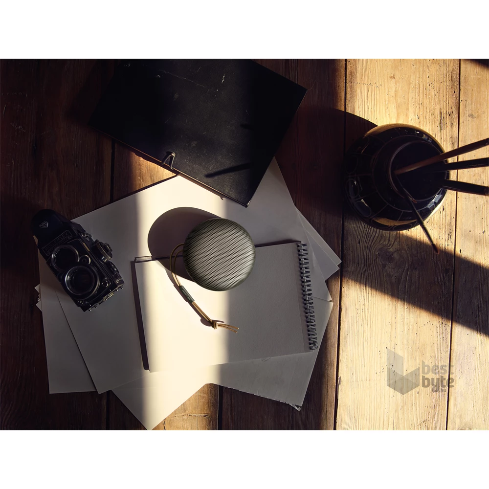 Bang & Olufsen 1734002 Beosound A1 2nd Gen hordozható fekete Bluetooth hangszoró