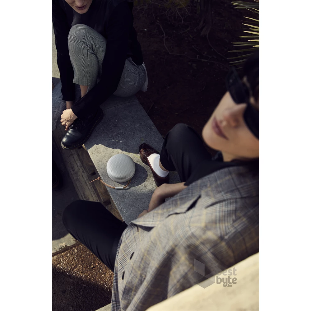 Bang & Olufsen 1734002 Beosound A1 2nd Gen hordozható fekete Bluetooth hangszoró