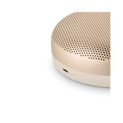 Bang & Olufsen 1734008 Beosound A1 2nd Gen hordozható arany Bluetooth hangszoró