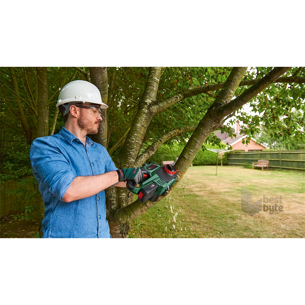 Bosch 06008B8000 Chain Saw UniversalChain 18 akkumulátoros láncfűrész