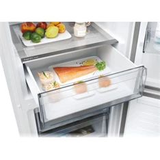 Candy ECN2CQTEX186 inox, alulfagyasztós, Hűtő:235L, Fagyasztó:120L, No frost hűtőszekrény