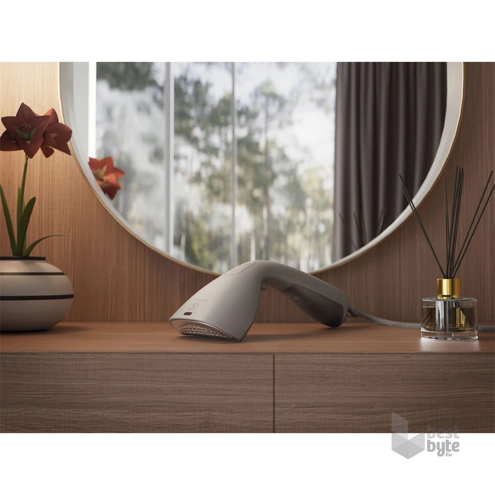 Electrolux E7HS2-6UG Refine 700 szürke kézi ruhagőzölő