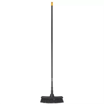 Fiskars Solid M univerzális kültéri seprű