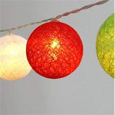 Gömb alakú 6cm/színes fonott/3m/piros-fehér-zöld/20db LED-es/USB-s fénydekoráció