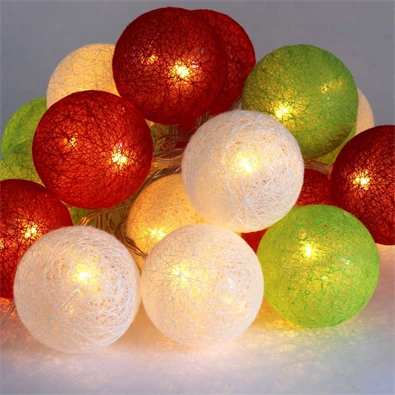 Gömb alakú 6cm/színes fonott/3m/piros-fehér-zöld/20db LED-es/USB-s fénydekoráció