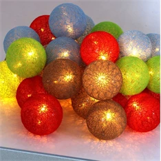 Gömb alakú 6cm/színes fonott/4,5m/barna-piros-kék-zöld/30db LED-es/USB-s fénydekoráció