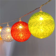 Gömb alakú 6cm/színes fonott/4,5m/barna-piros-kék-zöld/30db LED-es/USB-s fénydekoráció
