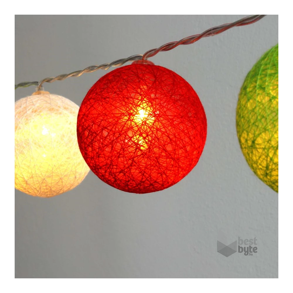 Gömb alakú 6cm/színes fonott/4,5m/piros-fehér-zöld/30db LED-es/USB-s fénydekoráció