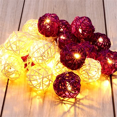 Gömb alakú fonott/rattan/4m/meleg fehér + lila/20db LED-es/3xAA elemes fénydekoráció