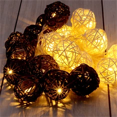Gömb alakú fonott/rattan/4m/fehér + barna/20db LED-es/3xAA elemes fénydekoráció
