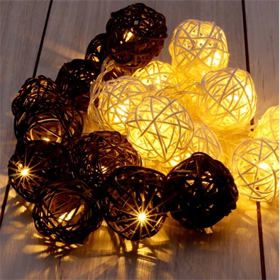 Gömb alakú fonott/rattan/4m/fehér + barna/20db LED-es/3xAA elemes fénydekoráció