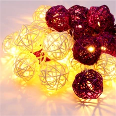 Gömb alakú fonott/rattan/4m/meleg fehér + lila/20db LED-es/3xAA elemes fénydekoráció
