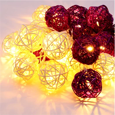 Gömb alakú fonott/rattan/4m/meleg fehér + lila/20db LED-es/3xAA elemes fénydekoráció