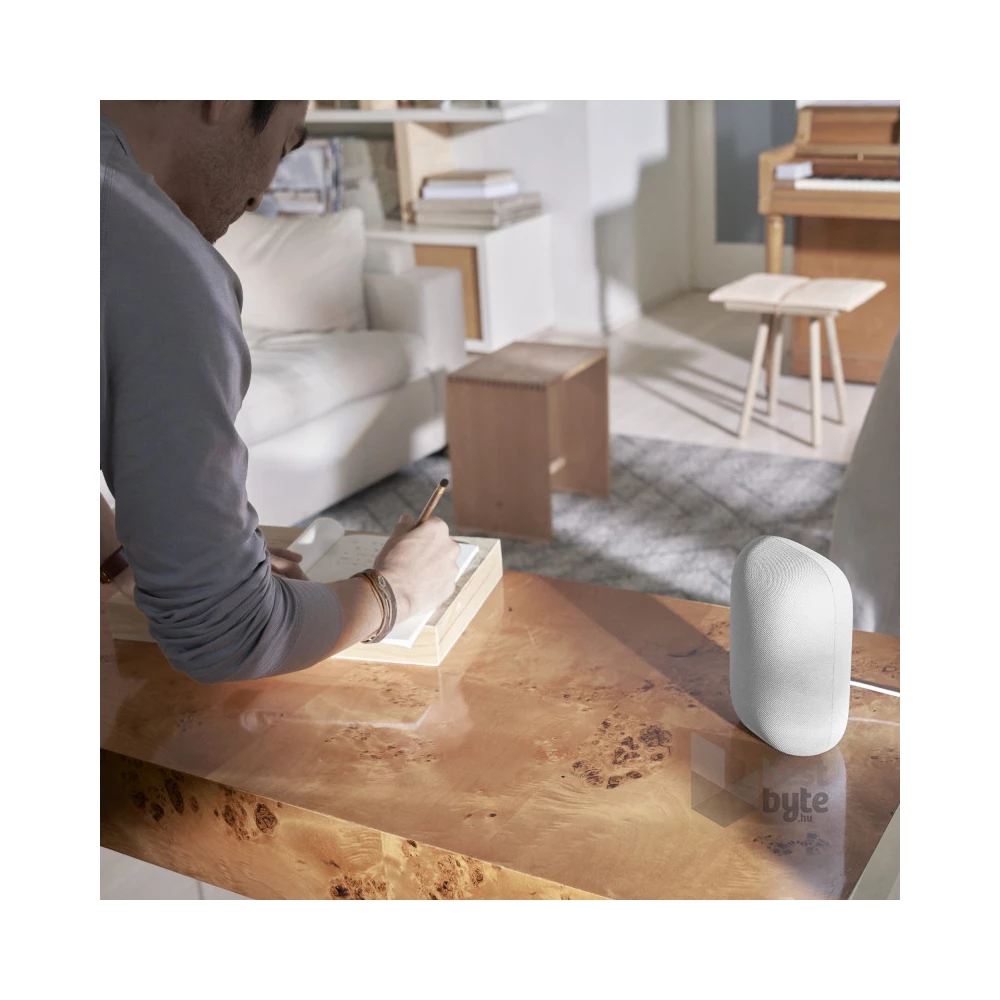 Google Nest Audio fehér okos hangszóró