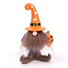 IRIS polirezin orrszakáll, álló, halloween tökkel, narancssárga sapkában, lila ruha 13,1cm IRIS polirezin orrszakáll, álló, halloween tökkel, narancssárga sapkában, lila ruha 13,1cm