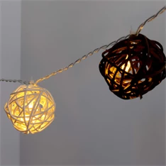 Gömb alakú fonott/rattan/4m/fehér + barna/20db LED-es/3xAA elemes fénydekoráció