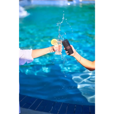 JBL GRIP piros Bluetooth hangszóró