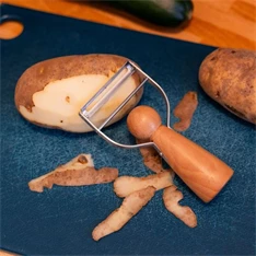 Kikkerland CU375 Ms Peel zöldséghámozó