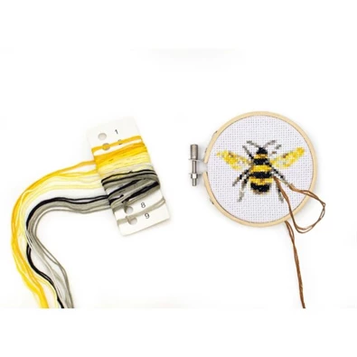 Kikkerland GG256 mini keresztszemes hímzés készlet - méhek