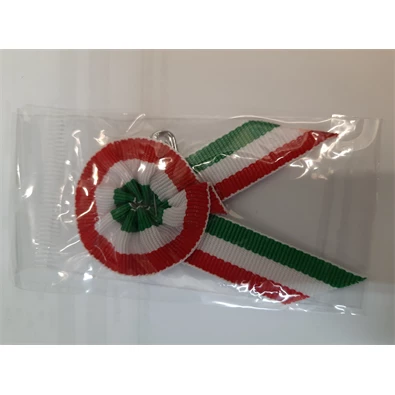 Kokárda kitűzővel 1 cm széles szalagból átmérő 3 cm