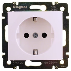 Legrand 774420 Valena fehér 2P+F csatlakozóaljzat