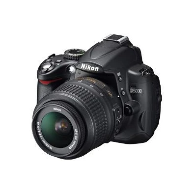 NIKON D5000 + 18-55mm f/3.5 - 5.6 GII AF-S VR DX Zoom NIKKOR KIT 12MP