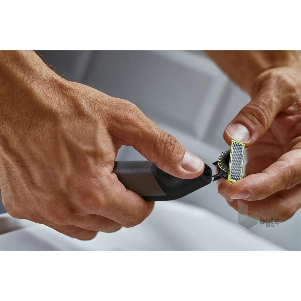 Philips OneBlade Pro QP6551/17 hibrid borotva