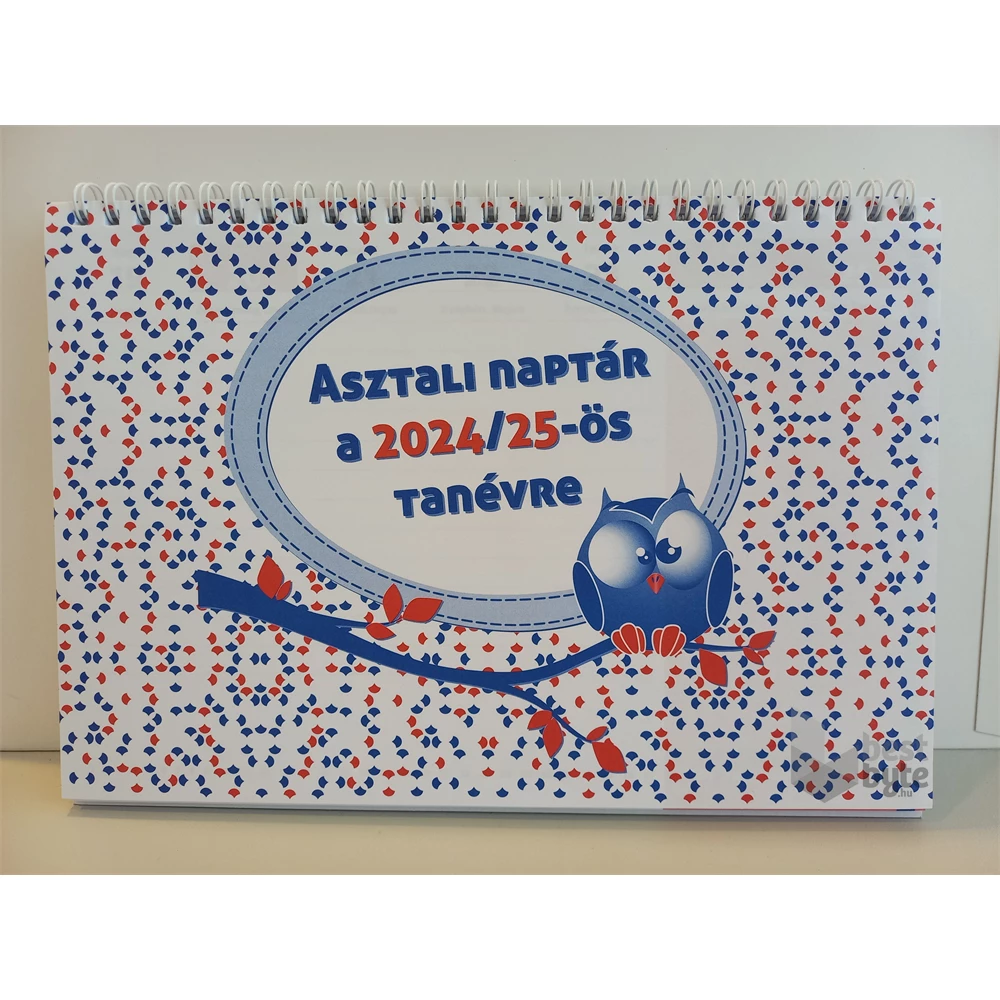 Realsystem 2025/2026 tanév asztali naptár