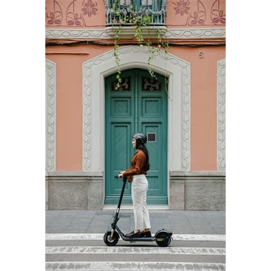 Segway Ninebot KickScooter F2 elektromos roller (Újracsomagolt)