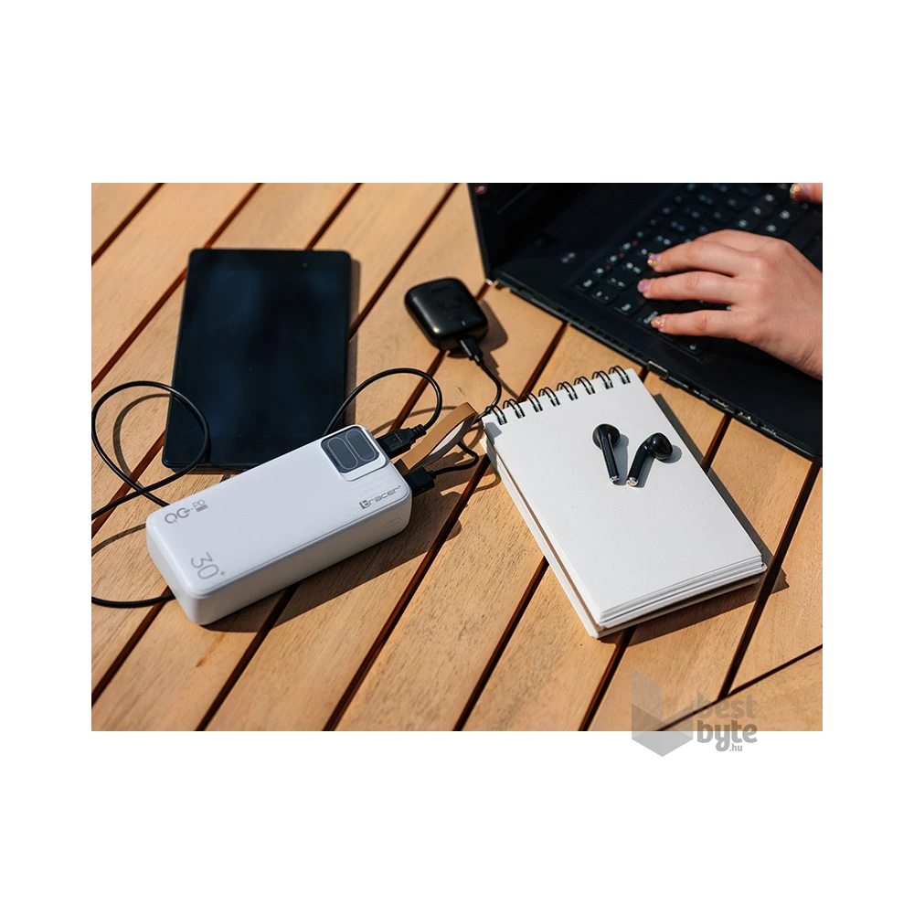 Tracer Blaze 30 000 mAh PD 65W Quick Charge 3.0 fehér hordozható power bank